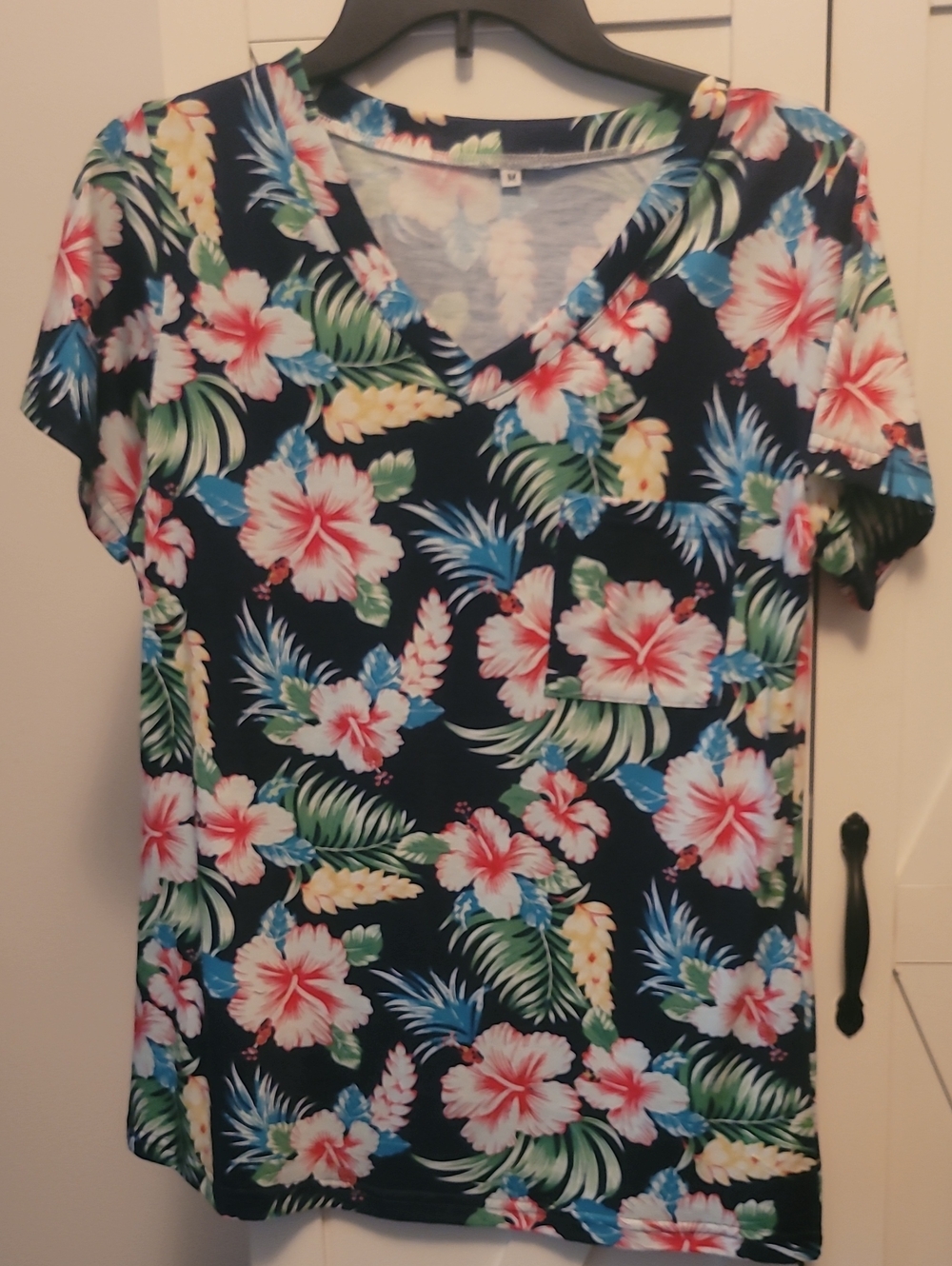 Tropical Floral V-Neck Short Sleeve Tee in Navy